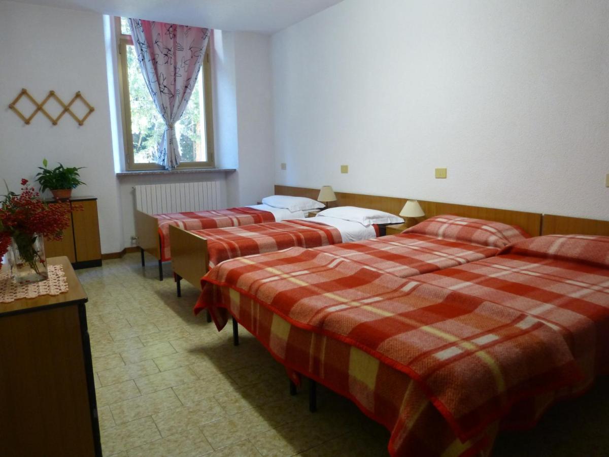 Ostello Al Deserto Chiavenna Exterior foto